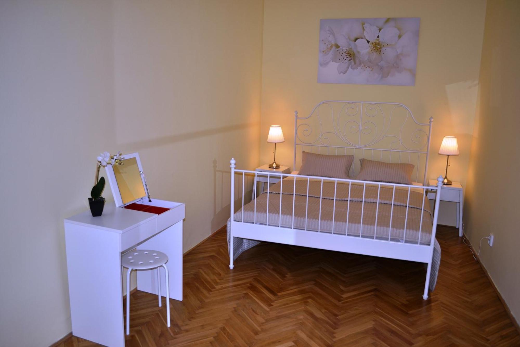 Sunflower 2Bdr Flat By Ruterra Prag Dış mekan fotoğraf